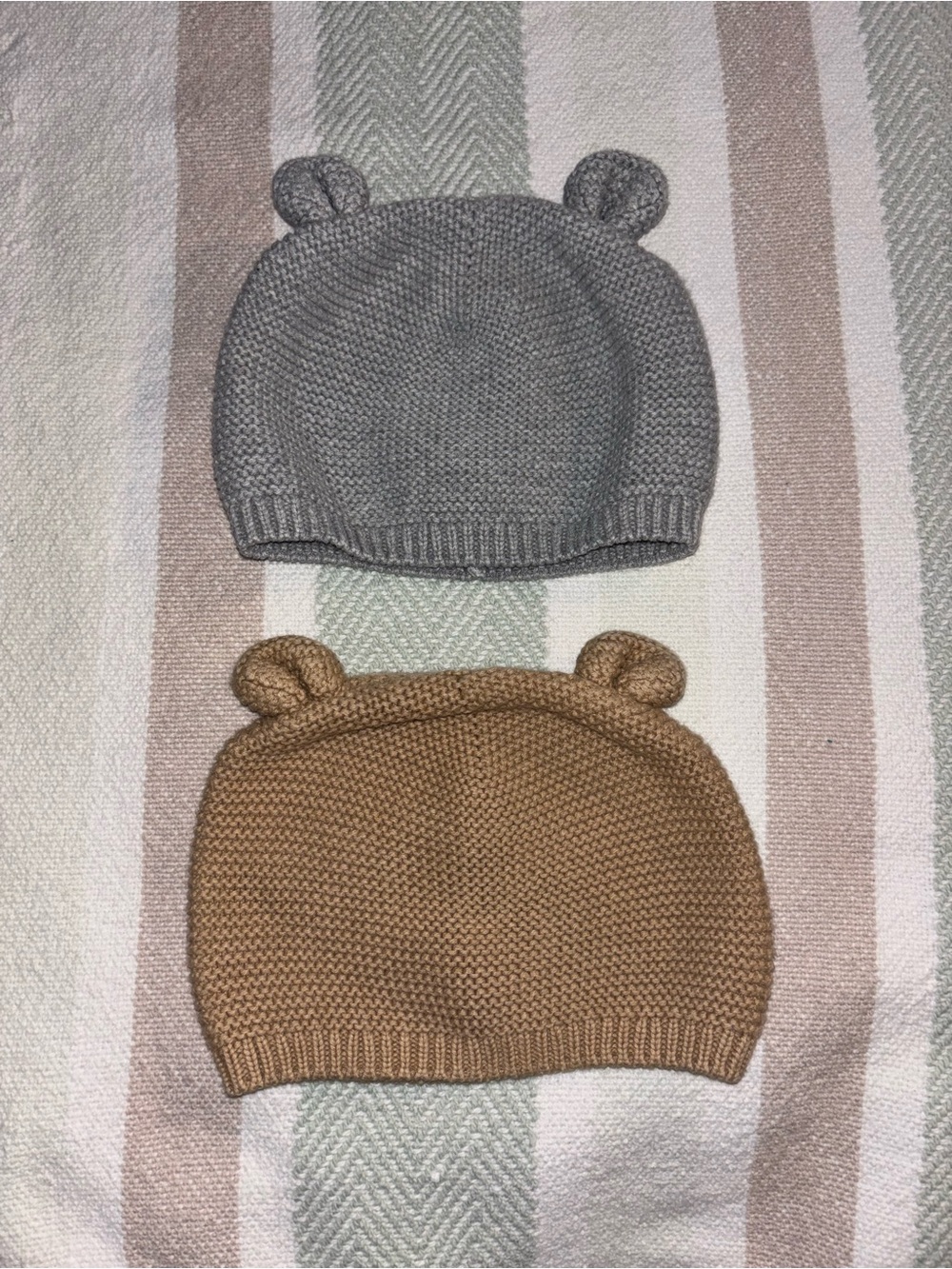 Baby GAP Knit Beanie in Camel and Gray